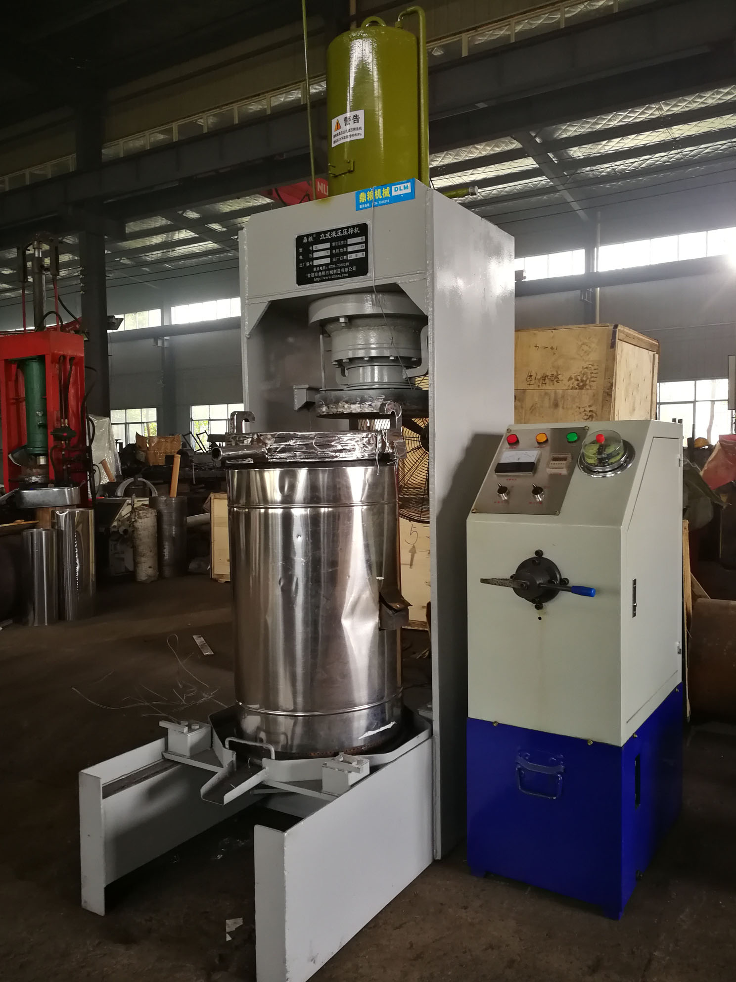 不銹鋼超高壓立式液壓壓榨機，果汁壓榨機，果渣壓榨機，藥材壓榨，油渣處理，白土壓榨
